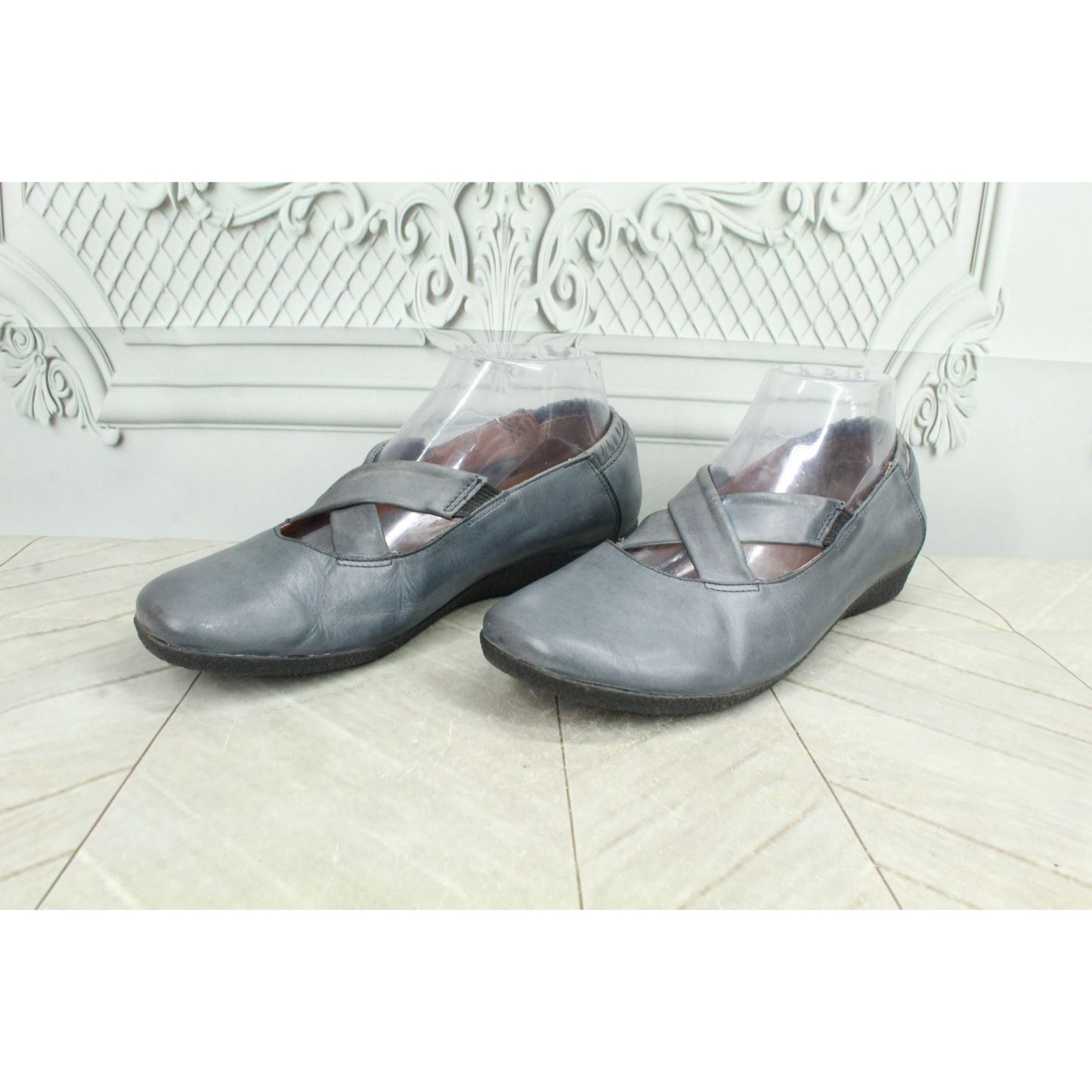 Taos Crosstown Women's Gray Leather  Criss Cross Ballet Flat Shoes Size 8