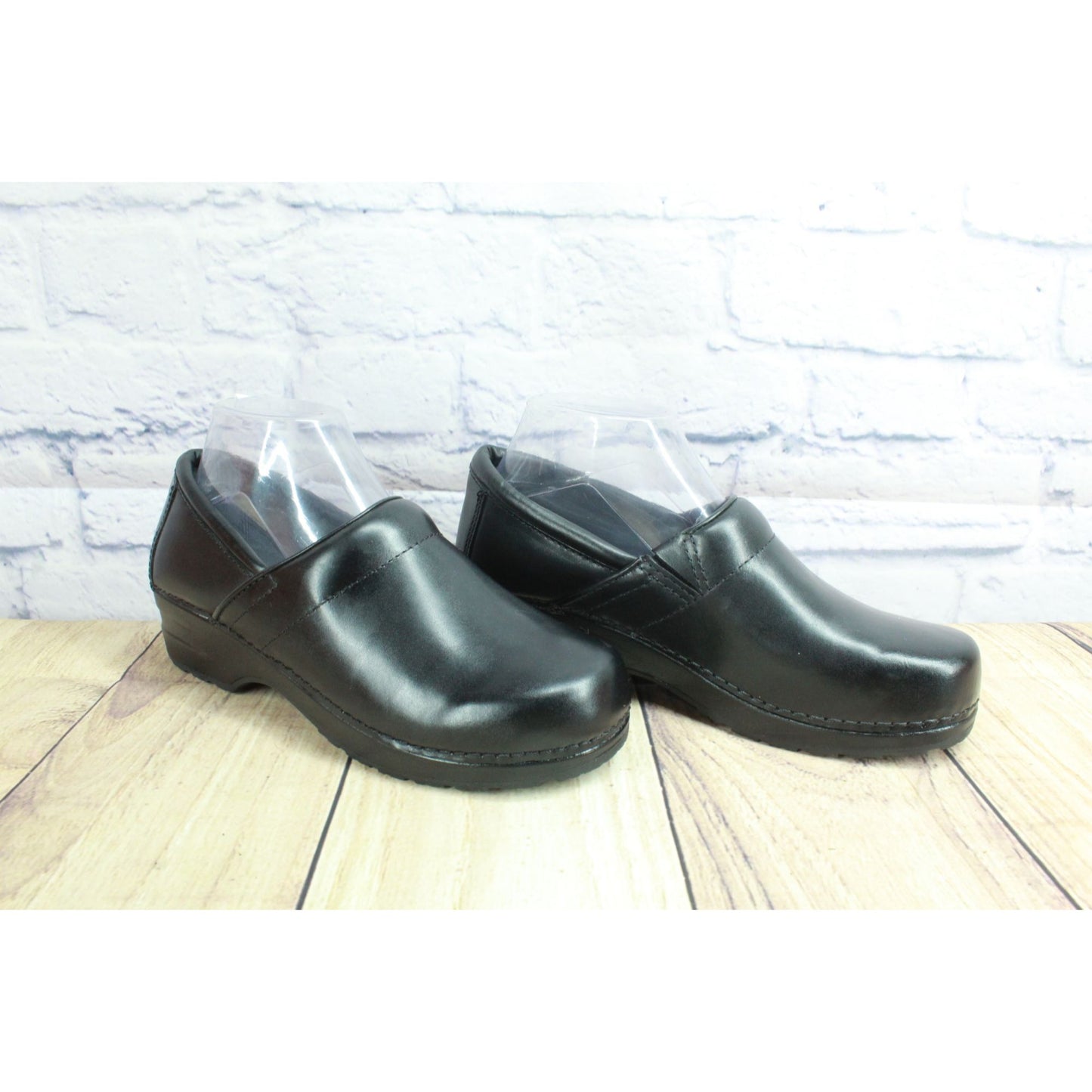 LL Bean Women's Classic Black Leather Slip On Nursing Clogs Size 8.5 M