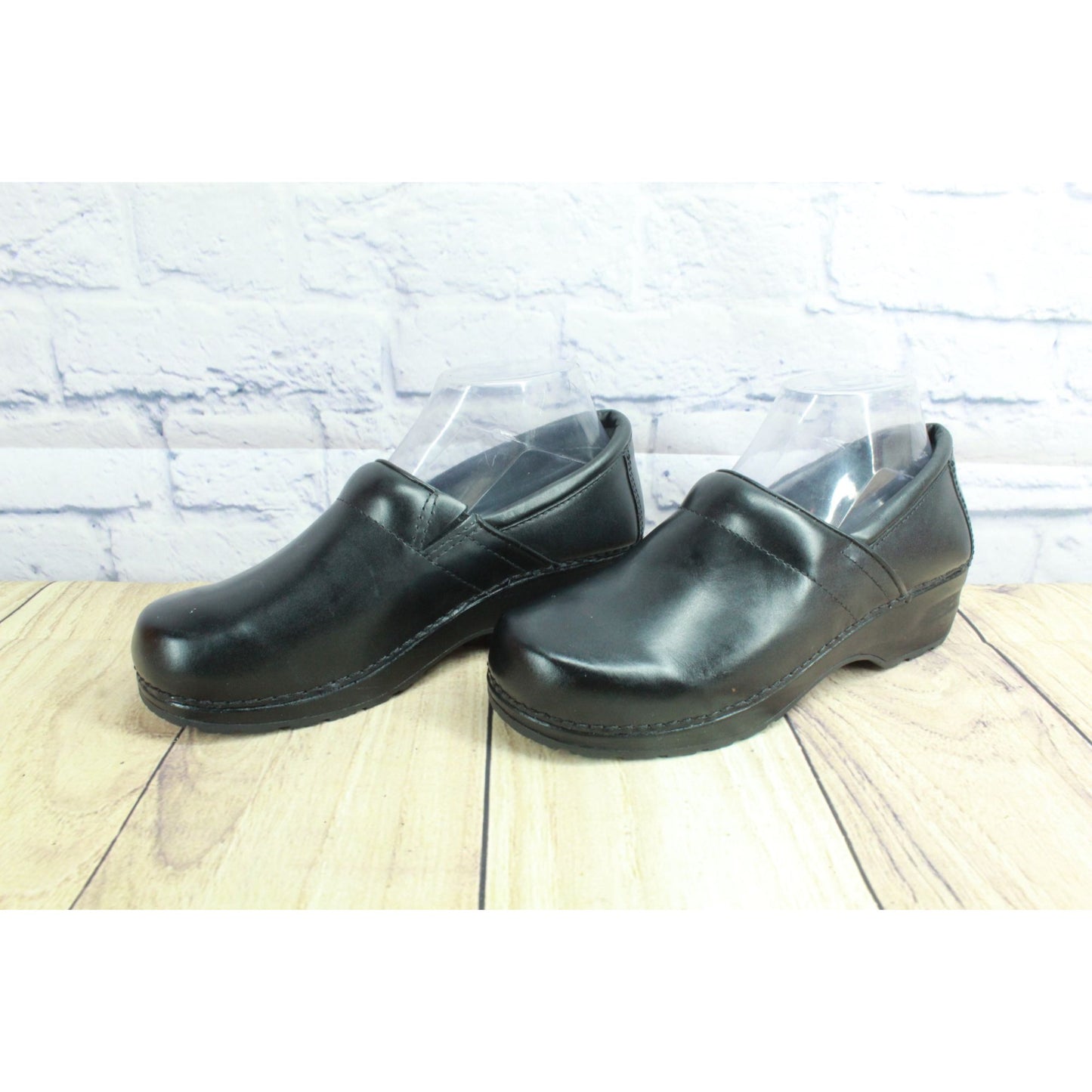 LL Bean Women's Classic Black Leather Slip On Nursing Clogs Size 8.5 M