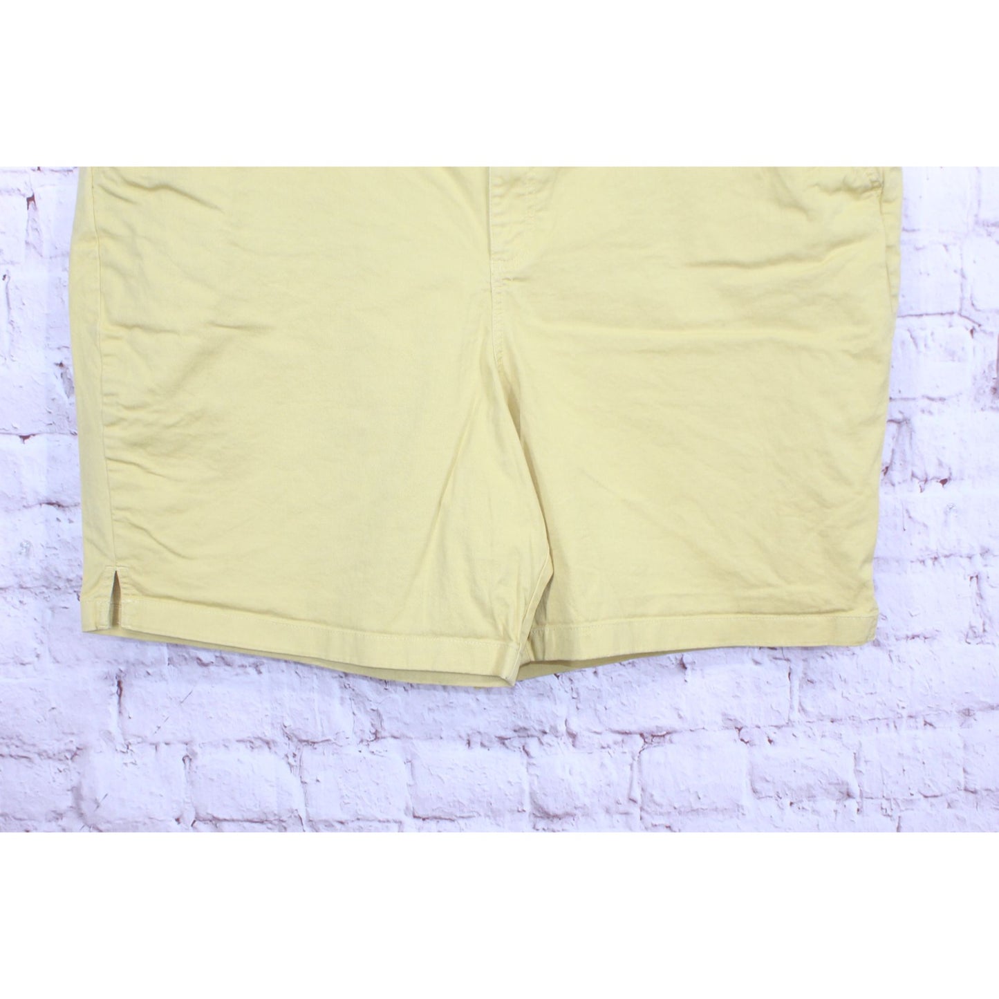 LL Bean Women's Lakewashed Chino Shorts Mid Rise Bermuda Cotton Yellow Size 26W